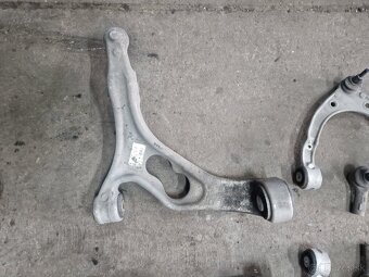 Volkswagen Touareg predné ramená - 2