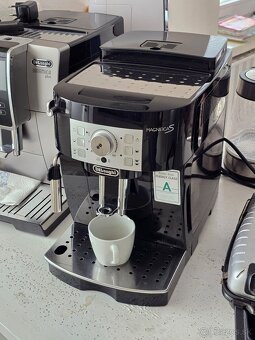 Predam kavovar Delonghi Magifica S - 2