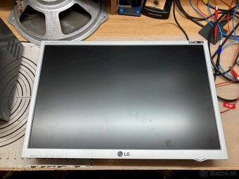 Monitor LG Flatron Wide L226WTQ-SF - 2