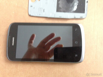 Starsi mobil smartfon Huawei Ascend G300 - 2