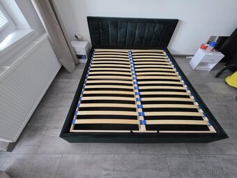 NA PREDAJ: Čalúnená posteľ MOON_180x200 cm_Tmavo zelená - 2