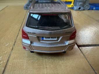 Predám model autíčka Mercedes - 2