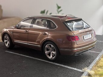 1:18 2016 BENTLEY Bentayga - Bronze Met. - Kyosho - 2