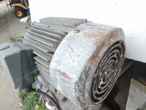 Predám motor 2.2 kw 960 ot. Za min. - 2