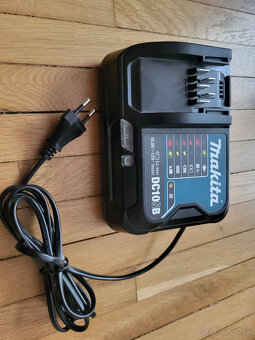 Makita DC10SB nabijacka - 2