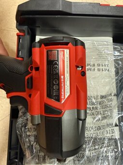 Milwaukee rázovy uťahovak - 2