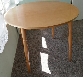 Predám okrúhly stôl.Šírka 95cm výška 77cm - 2