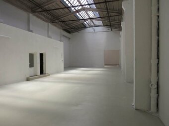 Skladové priestory v oplotenom areáli s vrátnikom - 2