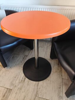 Kreslá, stoly aj do cakarne - 2