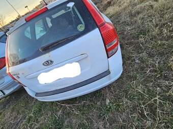 Kia Ceed 1.5 benzin    Kia Ceed 1.6CRDi - 2