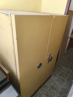 KOVOVÝ SKRIŇOVÝ TREZOR - 2