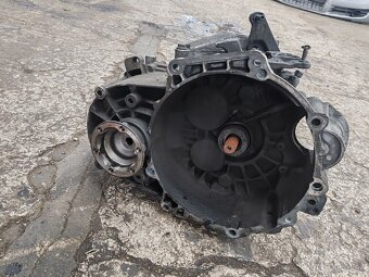Volkswagen PASSAT B7 Manuálna 6-stupňová prevodovka NFU - 2