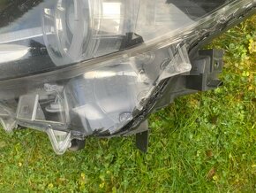 Mazda 3 BM maska, LED svetlá - 2