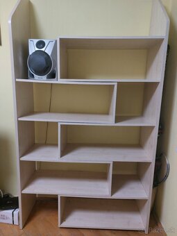 Darujem polickovu skrinu - 2