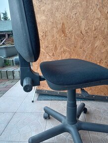 kancelárska stolička a nastaviteľné otočné stoličky - 2