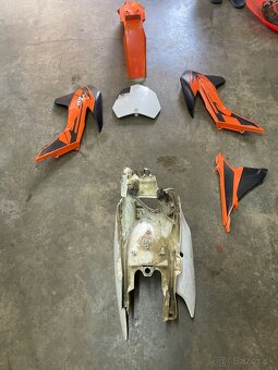 Predám plasty na ktm sxf 250 2013 - 2