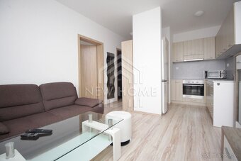 KOŠICKÁ - 1,5 iz. byt, balkón 7 m2, WIFI, klimatizácia - 2