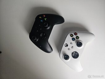 2 xbox ovladace - 2