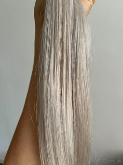 Blond vlasy na napájanie. - 2