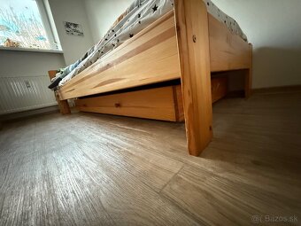 Drevená posteľ - 2