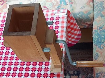 Predám mlynček na obilie - 2