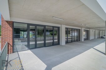 Na predaj – priestranné obchodné priestory - 2