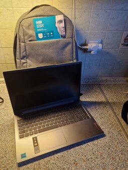 LENOVO IdeaPad Slim 3 + Batoh + Eset | Vynikajúci stav - 2