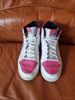 Nike v. 38 - 2