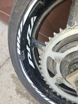 Predám zadné koleso na Yamaha R1 - 2