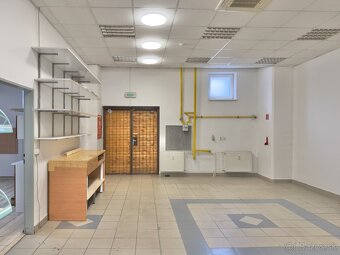 Na prenájom obchodné priestory – 135 m², Prievidza, Veľkonec - 2