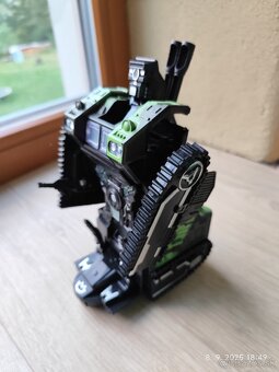 Tank/robot na baterky, zvuk, svetlo - 2