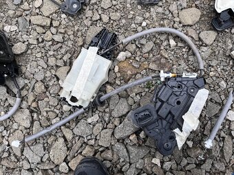 Škoda Rapid 12-17 zámok dverí, mechanizmus sťahovania okna - 2