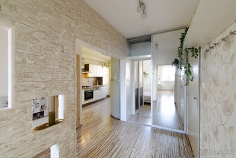 Na predaj 3-izbový byt v Karlovej Vsi v Bratislave - 2