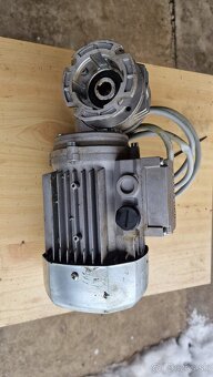 Elektromotor s prevodovkou - 2