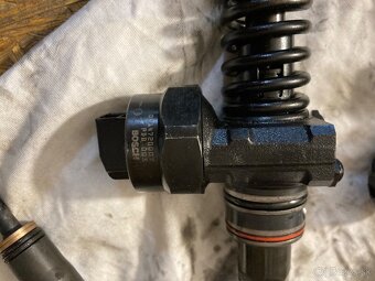 Predám vstrekovacie trysky 1.9 TDI PD 85kw - 2