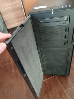 Serverová pc skriňa s doskou a i7 procesorom - 2
