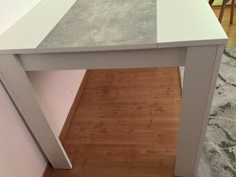 Stôl so 4stolickami - 2