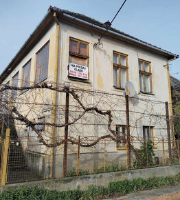 NA PREDAJ: Veľký dvojgeneračný rodinný dom v obci Komoča - 2
