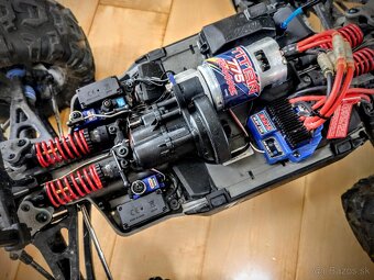 Traxxas Summit 1:10 (fialovy) 4WD a prislusenstvo - 2