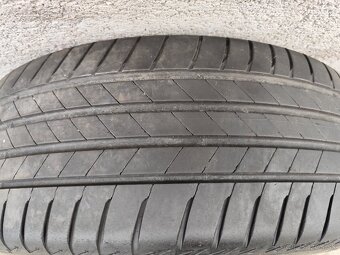 215/60R17 96H - 2