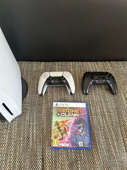 PlayStation 5 (PS5) + 2x ovládače - 2