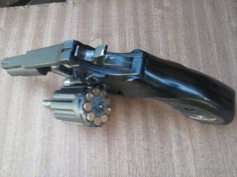 poplašný revolver - 2