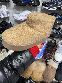 Ugg - 2