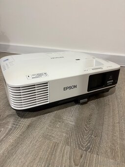 Predám projektor Epson EB-1985WU + príslušenstvo - 2