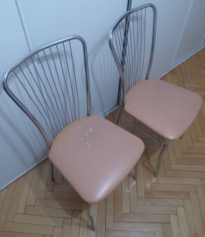 Darujem dve stoličky - 2