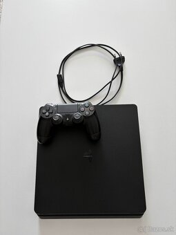 Predám PlayStation 4 Slim + ovládač - 2