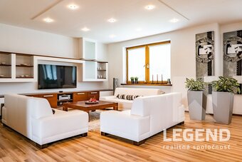 Jedinečný dom v Novom Meste nad Váhom, krásna záhrada 790 m2 - 2