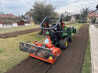 John deere 1026r+nakladač+zakladač trávnikov - 2