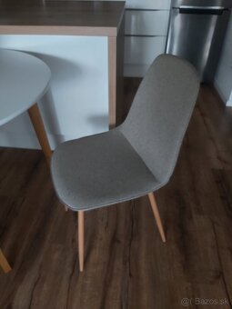 Jedálenský stôl a 2 stoličky - 2