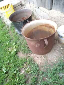 Staré liatinové hrnce s nápisom - 2